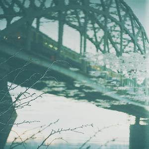 秘书掀起蕾丝裙被打屁股视频
